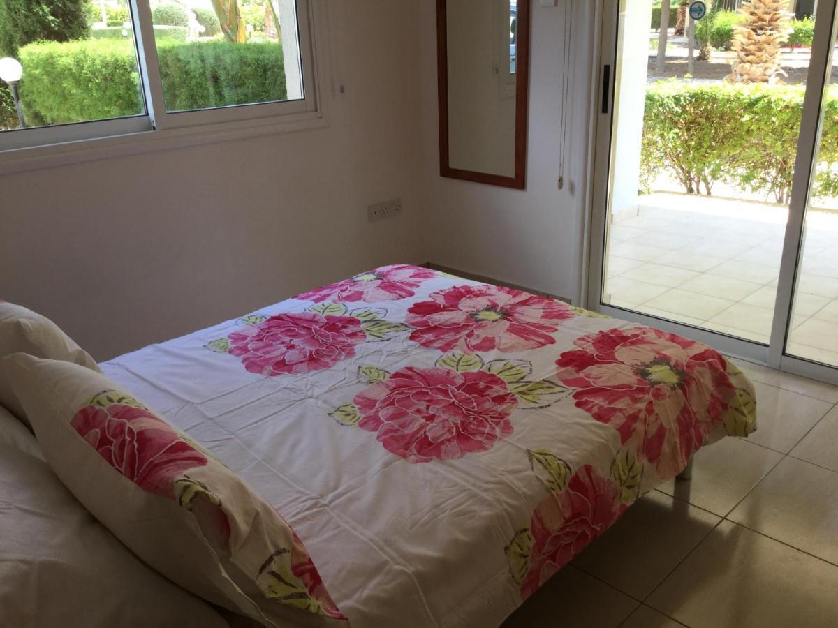 Poolside 2 Bedroom Apt, Paphos Riviera, Universal Area Экстерьер фото