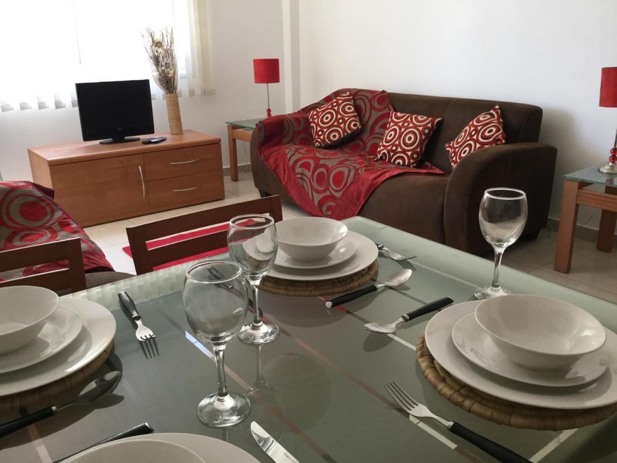 Poolside 2 Bedroom Apt, Paphos Riviera, Universal Area Экстерьер фото
