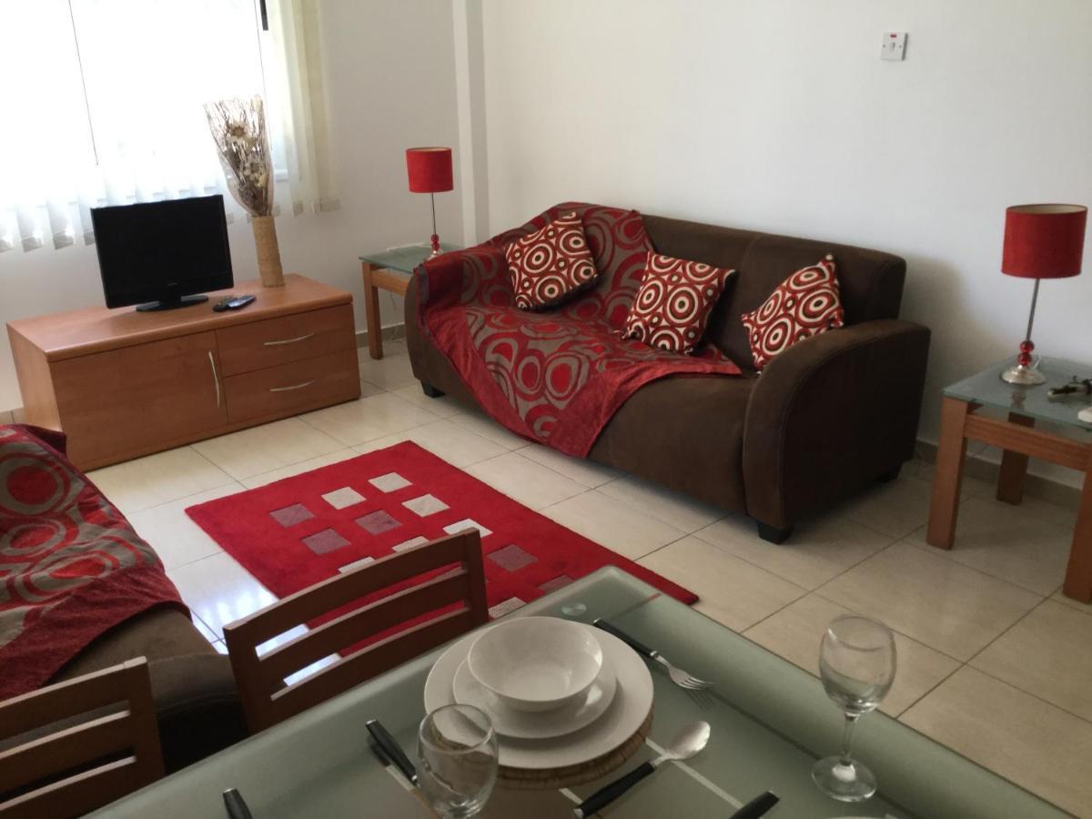 Poolside 2 Bedroom Apt, Paphos Riviera, Universal Area Экстерьер фото