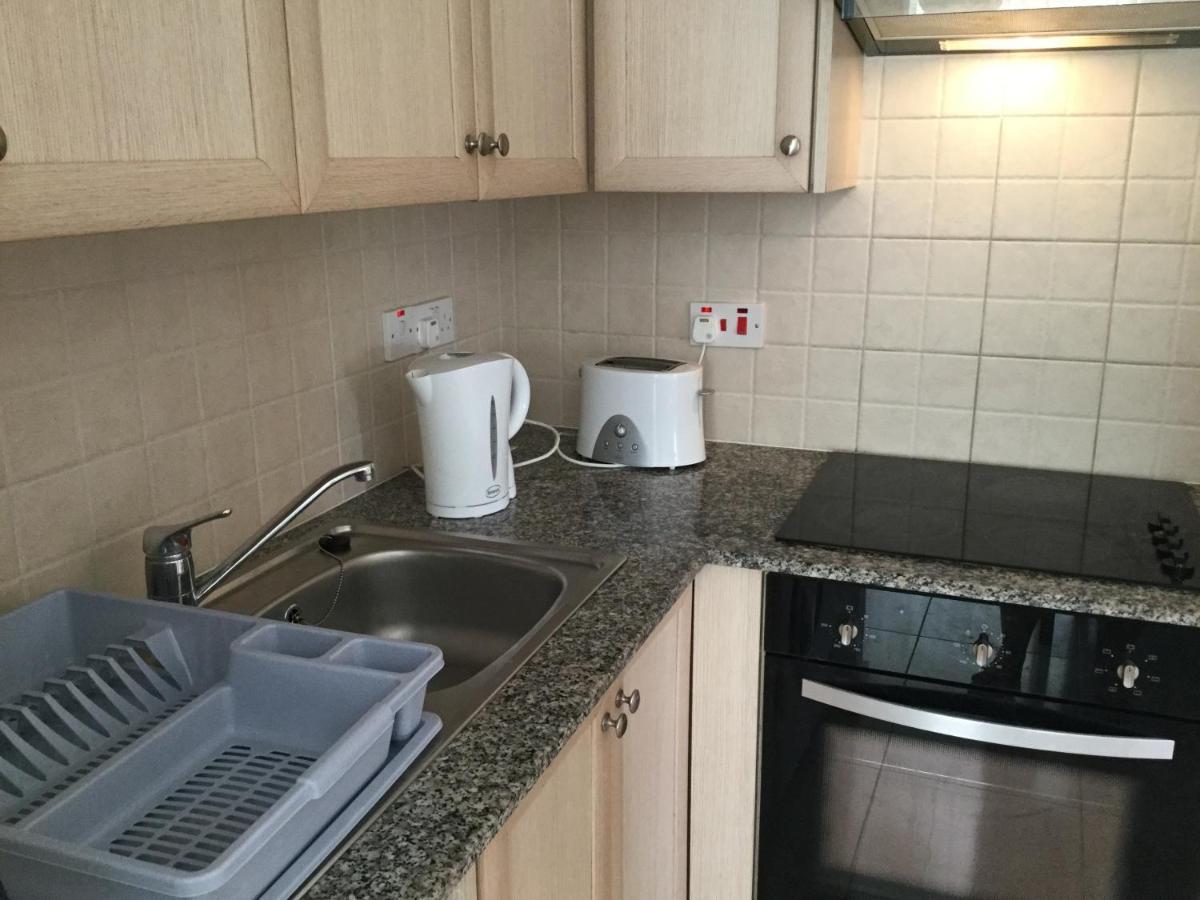 Poolside 2 Bedroom Apt, Paphos Riviera, Universal Area Экстерьер фото