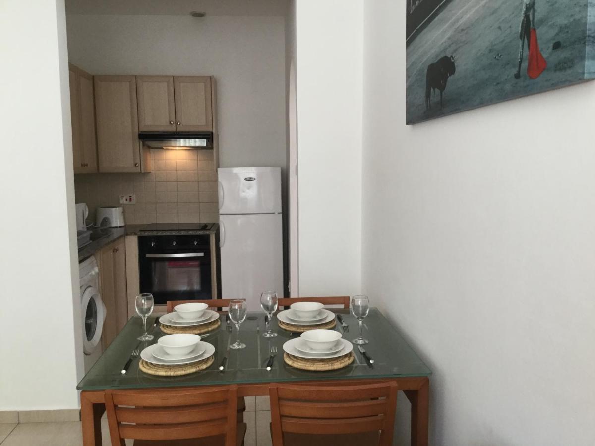 Poolside 2 Bedroom Apt, Paphos Riviera, Universal Area Экстерьер фото